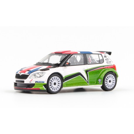 2011 Škoda Fabia II FL, kola na šotolinu − Škoda britský UK "Mikkelsen" Design − Abrex 1:43